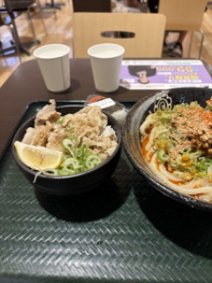 イオンで1人でテーブルでご飯食べてたら文句言われた