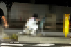 【芸術】道路のど真ん中でケツ丸出しのまま絵を描く画家さん、観測されるｗｗｗｗｗｗｗｗ