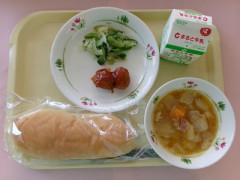 【画像】富山県砺波市『10月1日の給食これです』→ ヤバすぎて大炎上