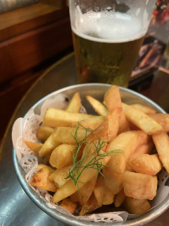 【単身赴任】休日にすることがなく、飲酒量が増え続けている。昼間からビールを飲み始めてしまった。