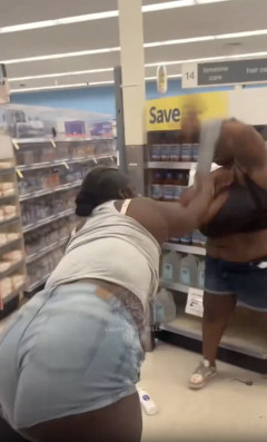 【衝撃映像】アメリカの女さん、ブチ切れるｗｗｗｗｗｗｗｗｗｗｗｗｗ