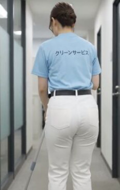 【お尻】可愛い清掃員がおならして謝罪する動画が晒されてしまうｗｗｗｗ