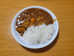 【画像】家で作るカレーライスにジャガイモ入れないって奴が意外に多くてビビるんだが？🤔