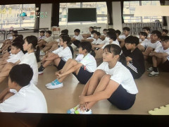 【画像】性教育で女子小学生が妊婦の疑似体験