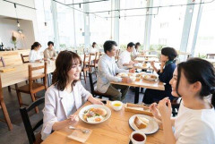 【悲報】社員「派遣さんは食堂使わないでね～」ワイは剣「えっ…」