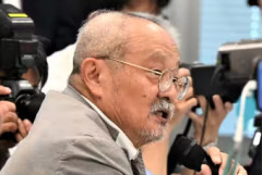 ジャーナリスト 田中龍作氏「古謝新知事に批判的な投稿をし、玉城前知事に好意的な投稿をしたらクソリプが嵐のごとく降り注いできた。スマホ農場発だろうか。」