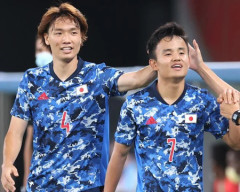 サッカー日本代表、世界で勝てないのに日本では美女を漁りまくる
