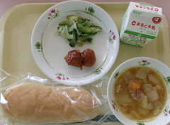 【悲報】日本の最新の給食、ガチで終わってると話題に