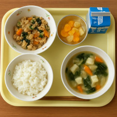 富山県砺波市の給食が話題を呼ぶ   |  世界の給食