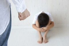 【衝撃】日本の父親、日本にブチギレ「子供を殴ったら児相に保護された！じゃあどうやって子育てしたらいいんだよ！」