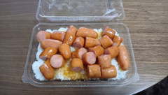 【悲報】ローソンのソーセージ弁当、370円
