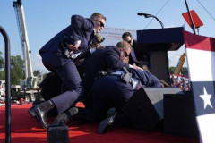 【動画】ヘタレ大統領、演説中に「アッラー・アクバル」と聞こえた瞬間ビビり散らかしてしまう
