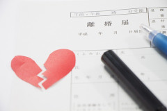 離婚する人たちは、家族とか親にその話をちゃんとするの？