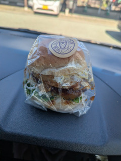 馬肉バーガー買った