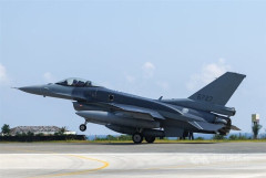 台湾空軍　新造のF16V戦闘機2機、台湾に到着　空軍「段階的に戦力構築」 ［10/3］