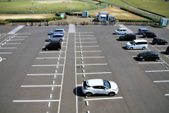スレッズ民「駐車場でバック駐車していたら、後ろの窓が割れた。確認したら…これって、自分が悪いの？？？」