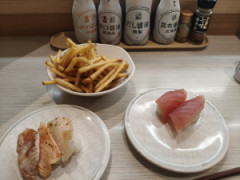 お寿司屋さんに来たよ🥺