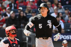 【朗報】村上宗隆さん、ポストシーズン1号134M特大先制2ランで敵地を沈黙させるｗｗｗｗｗｗｗｗｗｗ