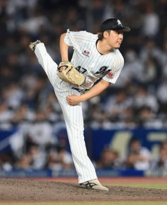 ロッテ鈴木昭汰、最優秀中継ぎ賞