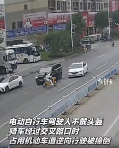 【閲覧注意】ノーヘルのバイク女子、逝く・・・