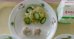 【画像】自治体「今日の給食です」　←　これもう内部告発だろ