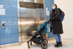 【悲報】４歳児ママ福田典子アナ、ベビーカーのエレベーターで２０代女性にお説教