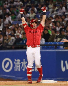 カープ林晃汰〝4位確定〟決勝打！泰4安打2打点！石原1打点！栗林4回4失点炎上もスズケン大瀬良ら0封リレー！神宮最終戦で大逆転勝利！【広島7-4ヤクルト/試合結果】