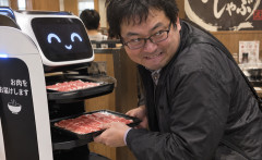 (ヽ´ん`)「しゃぶ葉で1番安いコース頼んで他の客が頼んで配膳ロボが運んでる肉貰うのおすすめ」