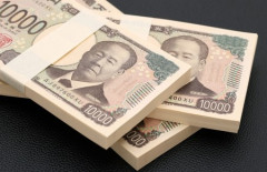【平均給与】男性は400万円台、女性は200万円台が最多。平均487万円より下に人が集まり、年収500万円以下が約6割