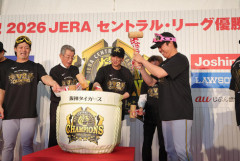 【悲報】岡田顧問「抑えをシーズン中に変えるな」ドリス岩崎で行くべきだった