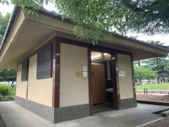 【悲報】近所の2カ所の公園のトイレがホームレスのお家になって終わったｗｗｗｗｗｗｗｗｗｗ