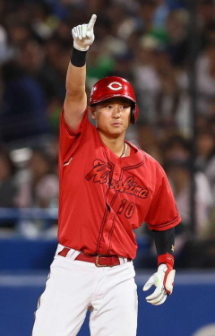 カープ佐々木泰、プロ初4安打！年間100安打まであと3！ピラティスで再現性向上