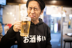 タバコって臭いから嫌われてるだけで実際酒の方が100倍やばいよな
