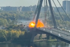 ロシアの巡航ミサイル「S8000 バンデロール」がキーウの橋に命中した瞬間…首都へのインフラ攻撃を強化！