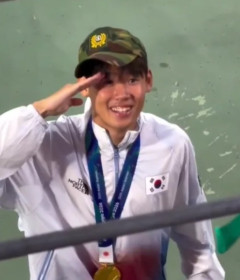韓国人「アジア大会金メダルの韓国サッカー選手が『軍免除の為に戦った』と発言し炎上してしまう‥BTSも兵役に行ったのに…（ﾌﾞﾙﾌﾞﾙ」