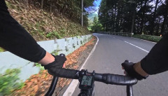道志みちでロードバイクと車がニアミス 危険なカーブ追い越し動画がSNSで話題に