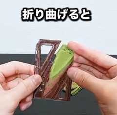 【動画】飛行機内に自作ナイフを持ち込んだYouTuber、炎上