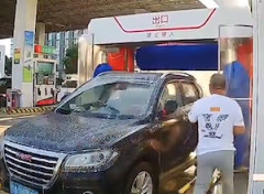 【動画】洗車機が動いている最中にドアを開けたらこうなるｗｗｗｗｗ