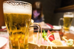 母と妻が月に2、3回飲みに行く。僕はお酒が飲めないからどうししたらいいか…