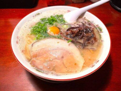 【悲報】東京の豚骨ラーメンってどうなん？