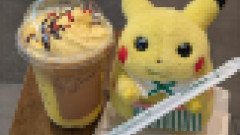 【職人技】スタバ店員さん、手描き看板で「ドット絵＆文字」を完全再現してしまう！「絵心ないと採用されないの？」「もはやプロの領域」と大絶賛！