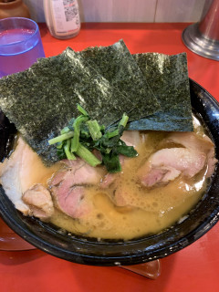 【悲報】週一で家系ラーメン食った結果→伝説のツッコミ「どこに週一って書いてあんねん」にスレ民爆笑ｗｗｗ
