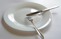 【食事マナー】ご飯はフォークの背に乗せるのがマナー？　レストランで知らない女性からの指摘…食べ方に賛否
