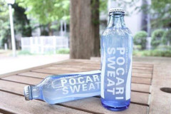【悲報】(ヽ´ん`)「瓶のポカリスエットを飲んだことないガキは出ていけ」wwwwwwwwww