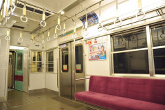 【悲報】電車内で寝たフリおじさん現れる