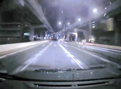 【動画】名古屋でひっくり返り対向車をギリで避けたドライブレコーダー。