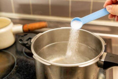 【悲報】パスタを茹でるお湯に塩を入れる意味、ガチでないｗｗｗｗｗｗｗｗｗｗ