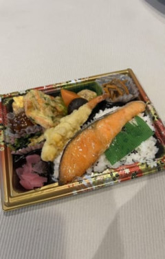 【悲報】日本、鮭弁当も終わるｗｗｗｗｗｗ