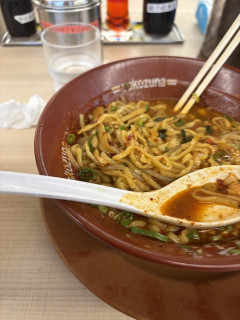 横綱でまぜそば頼んで食べてるんだけど