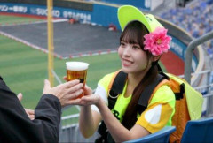 【悲報】横浜スタジアムのビール売り子のキャバクラ化、一線を越える